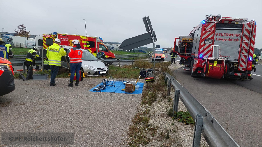 Unfall mit Straßenfahrzeugen, Verkehrshindernis Unfall mit Straßenfahrzeugen, Verkehrshindernis